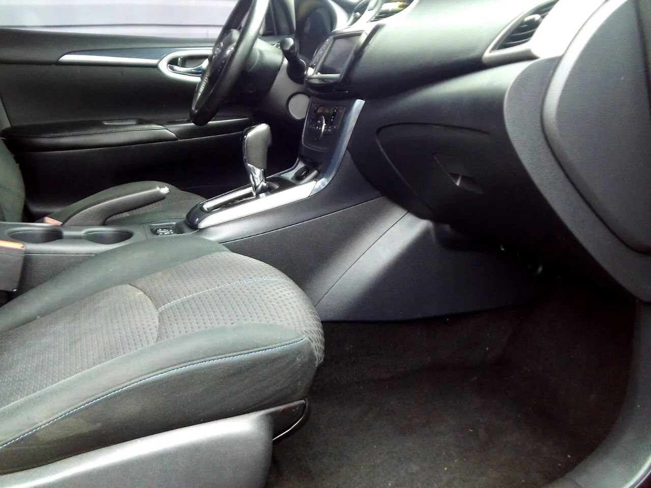 Used 2019 Nissan Sentra SR FWD image 32