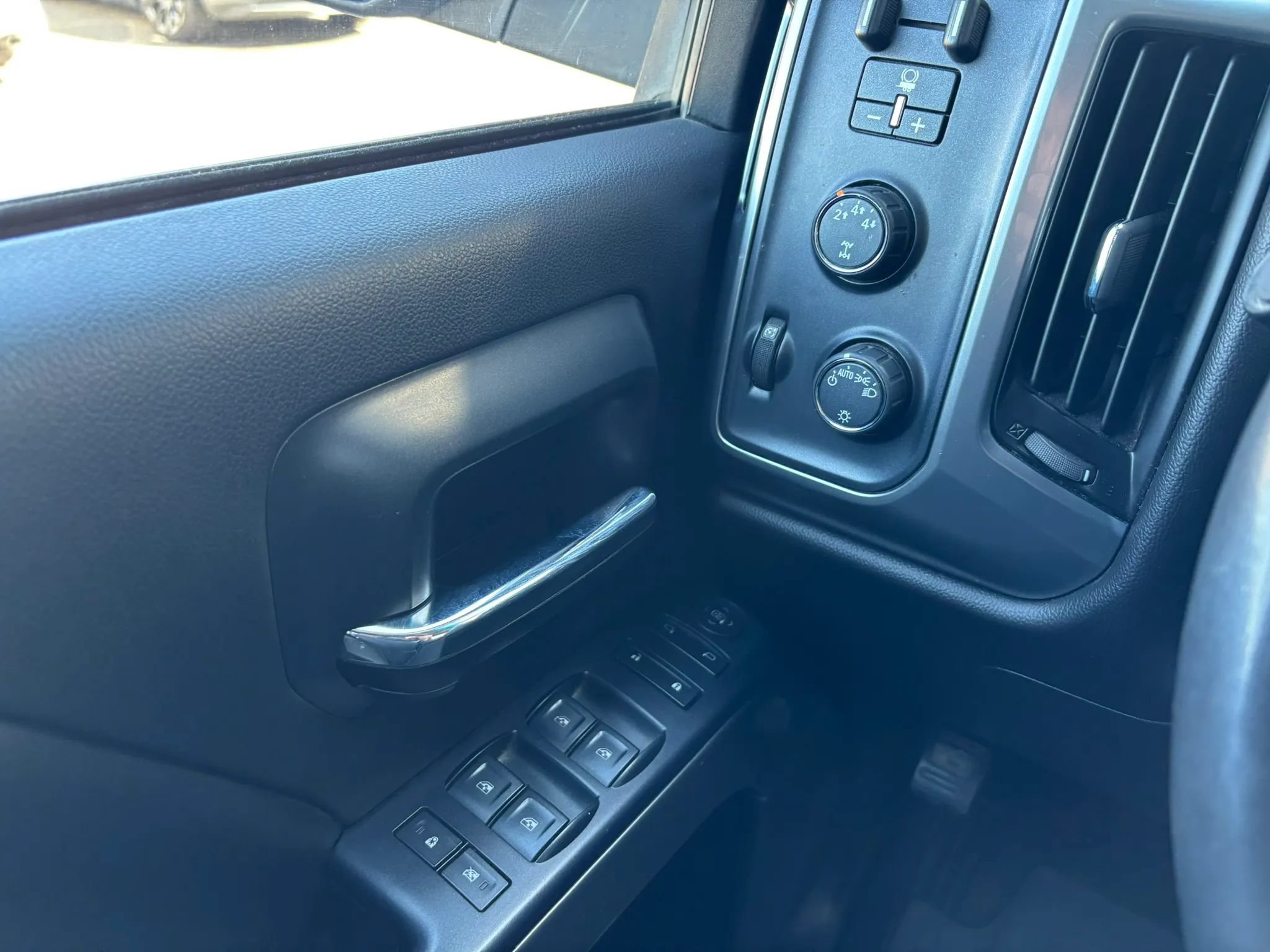 Used 2016 Chevrolet Silverado 2500 LT AWD/4WD image 16