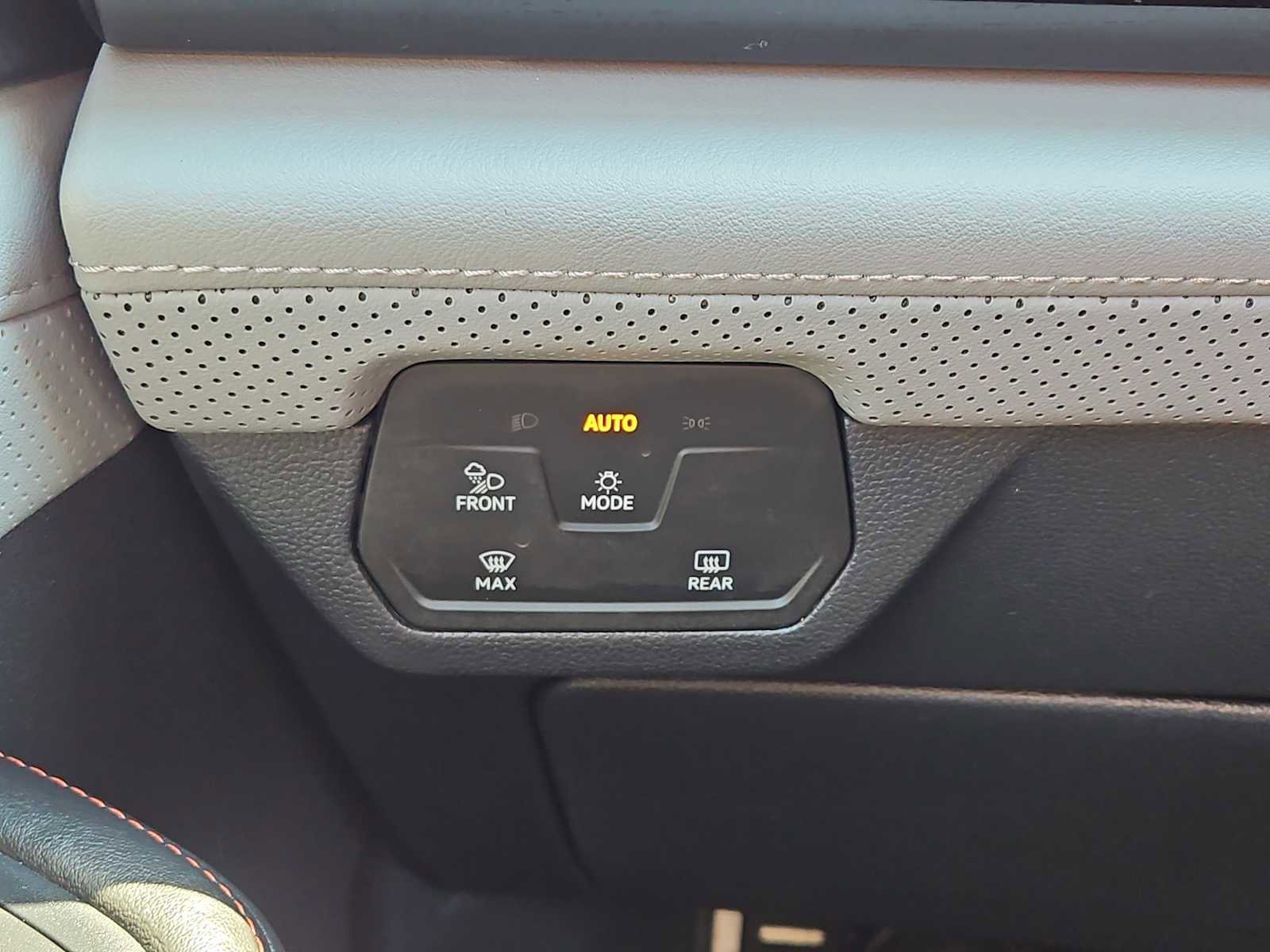 Used 2024 Volkswagen Atlas Peak Edition SE AWD/4WD image 20