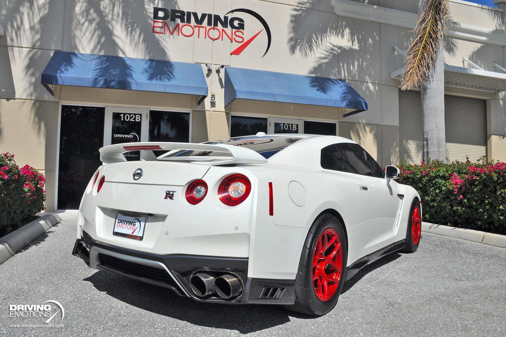 Used 2019 Nissan GT-R Premium image 19