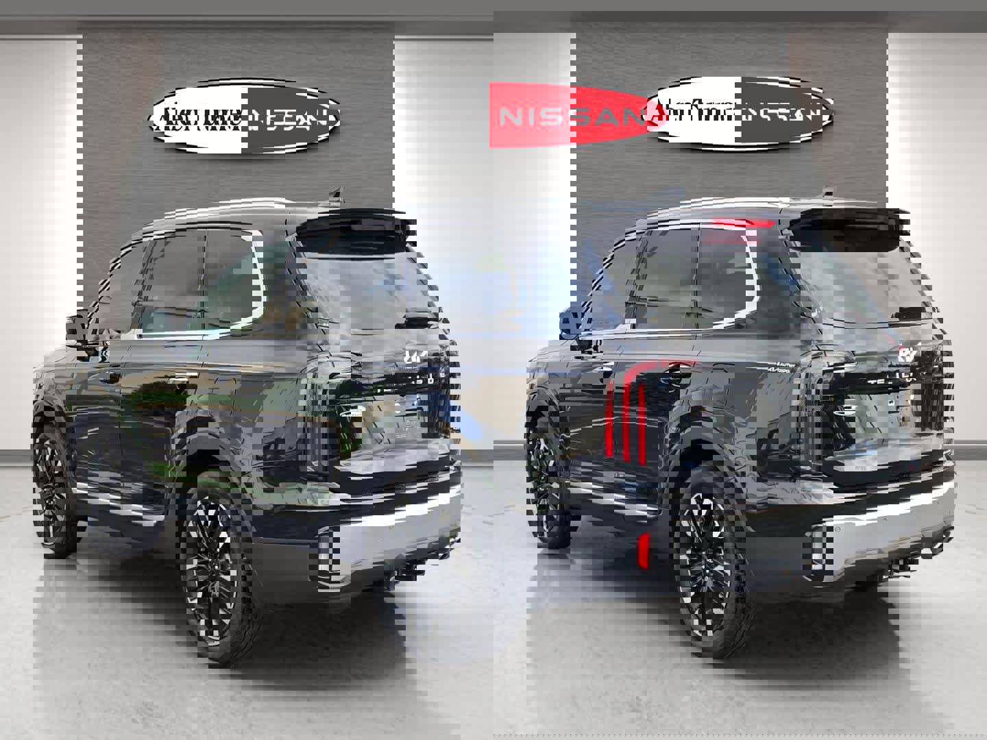 Used 2024 Kia Telluride SX w/ Towing Package image 15