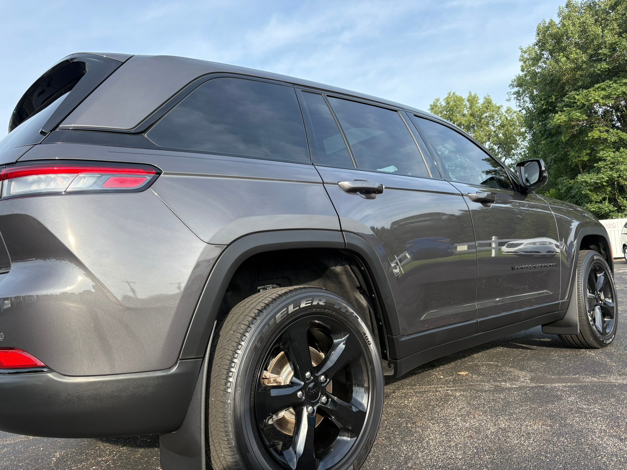 Used 2023 Jeep Grand Cherokee Altitude AWD/4WD image 13