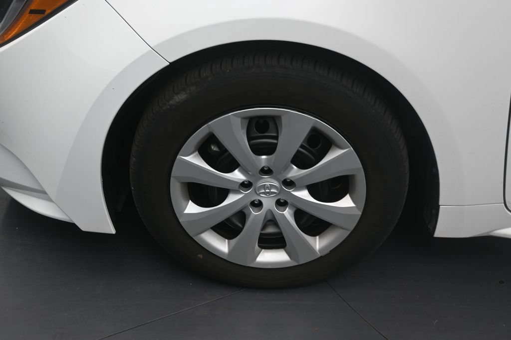 Used 2025 Toyota Corolla LE FWD image 9