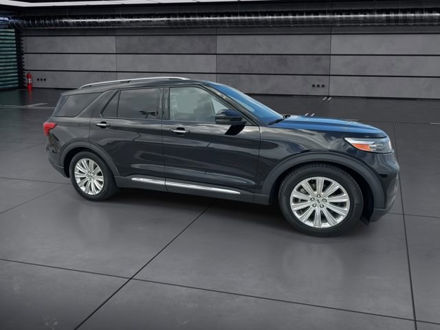 Used 2022 Ford Explorer Limited w/ Equipment Group 301A image 2