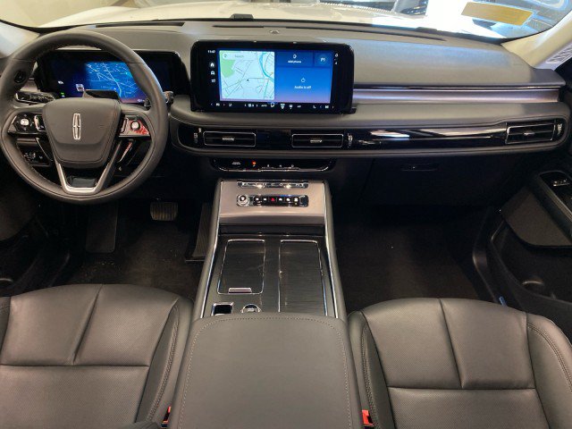New 2026 Lincoln Aviator AWD image 12