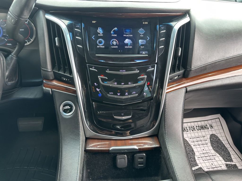 Used 2018 Cadillac Escalade ESV Luxury AWD/4WD image 42
