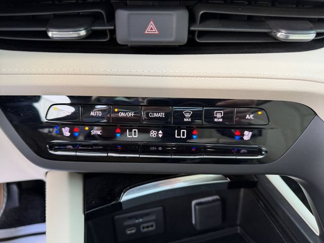 Used 2023 Buick Envision Avenir AWD/4WD image 29