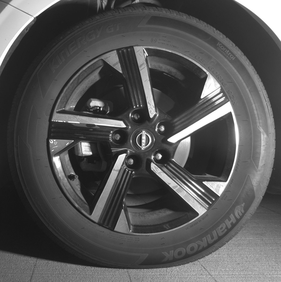 Used 2025 Nissan Sentra SV FWD image 12
