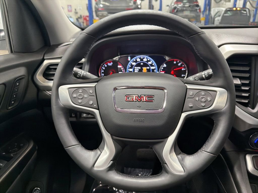 Used 2023 GMC Acadia SLT w/ Technology Package AWD/4WD image 18