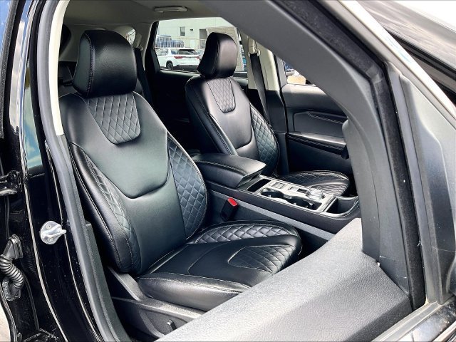Used 2024 Ford Edge Titanium AWD/4WD image 11