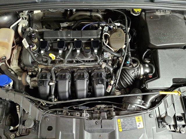Used 2015 Ford Focus Titanium FWD image 29