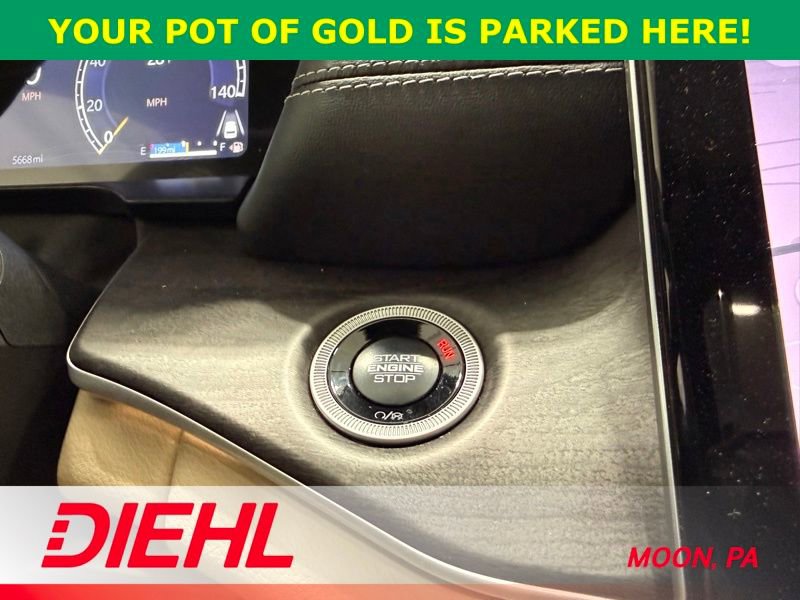 Used 2025 Jeep Grand Cherokee Limited w/ Black Appearance Package image 29