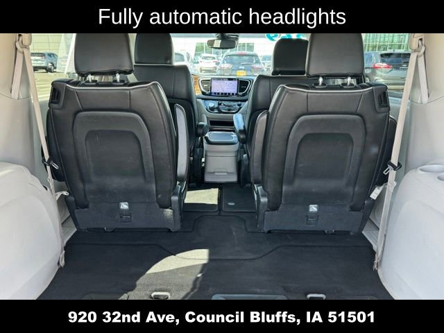 Used 2021 Chrysler Pacifica Limited AWD/4WD image 33