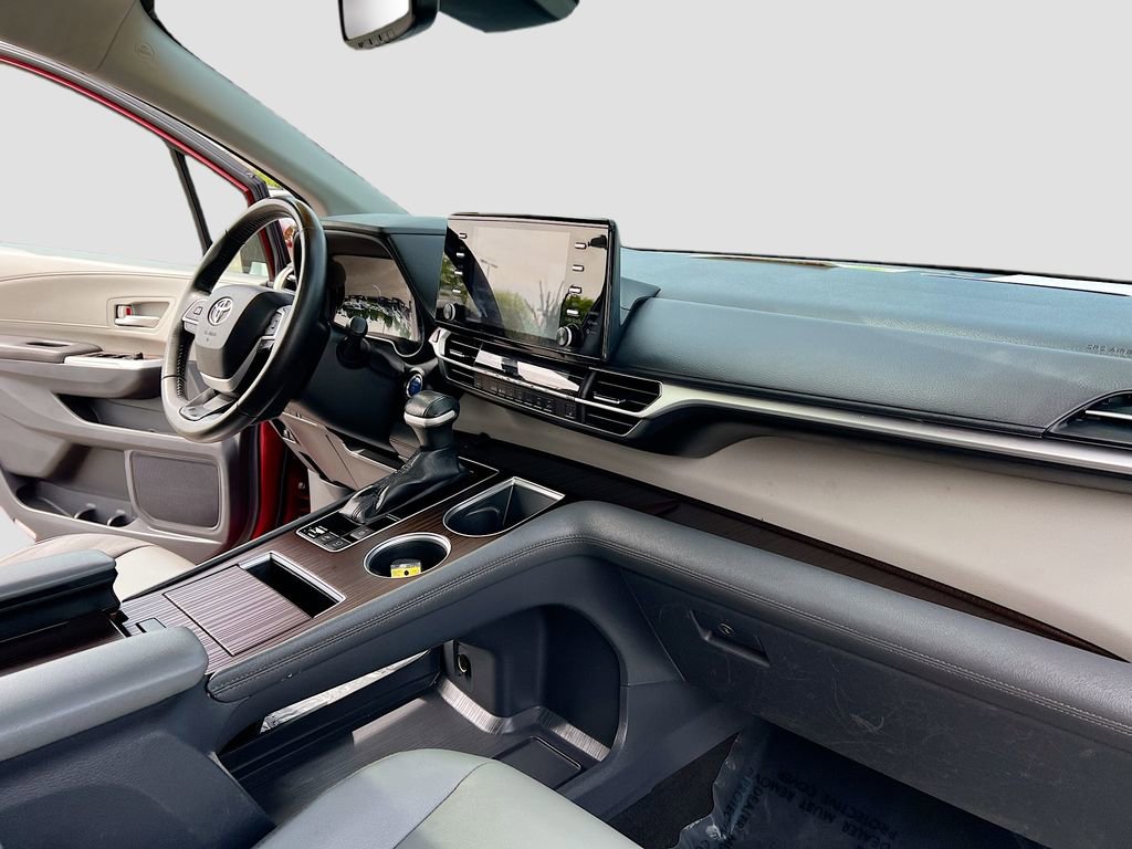 Used 2023 Toyota Sienna XLE image 26