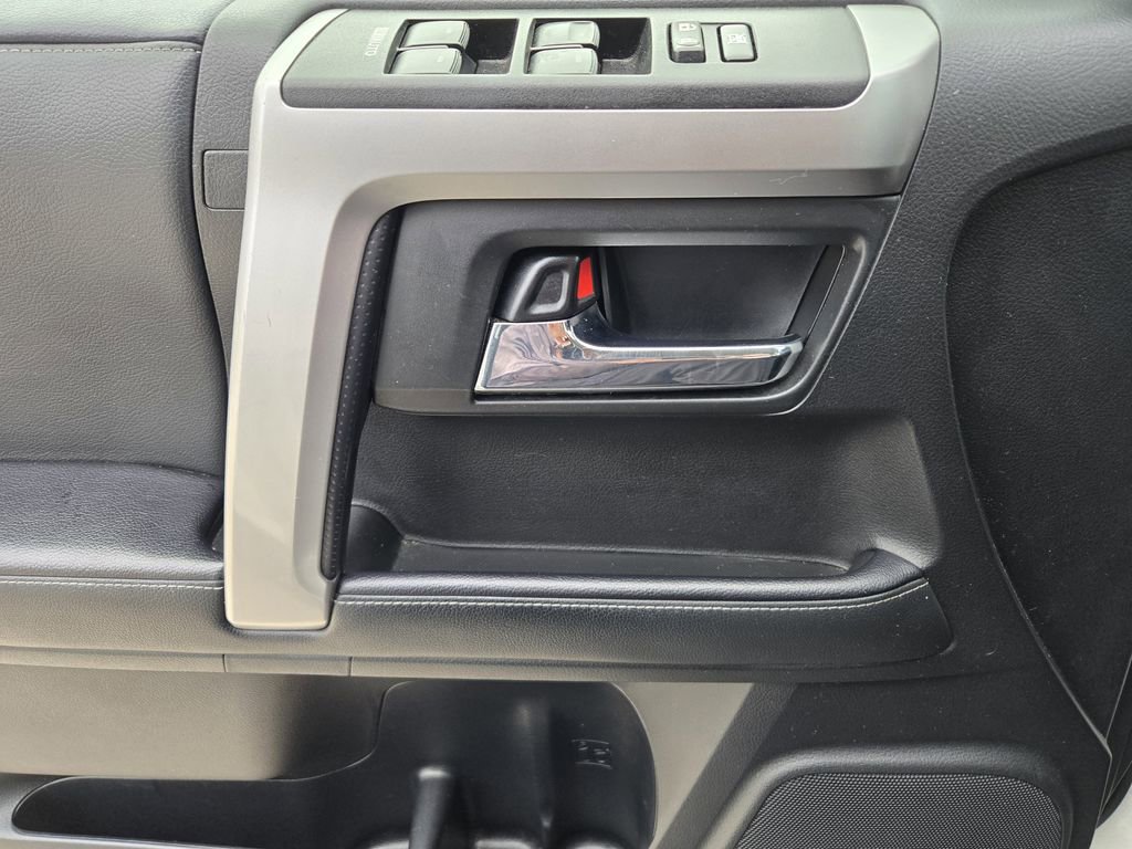 Used 2021 Toyota 4Runner SR5 AWD/4WD image 15