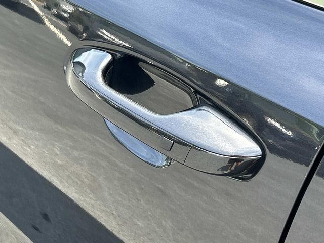 Used 2025 Kia Sorento S w/ Panoramic Sunroof Package FWD image 14