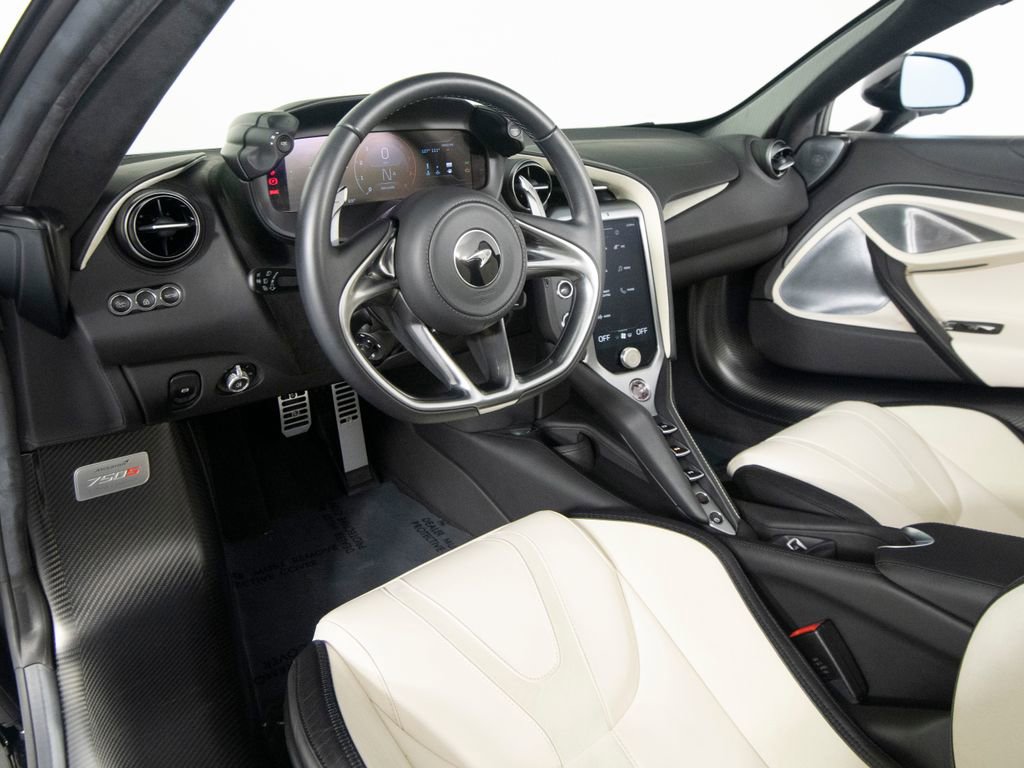 Used 2024 McLaren 750S Spider RWD image 16