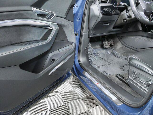 Used 2023 Audi e-tron S Prestige w/ Prestige Package AWD/4WD image 8