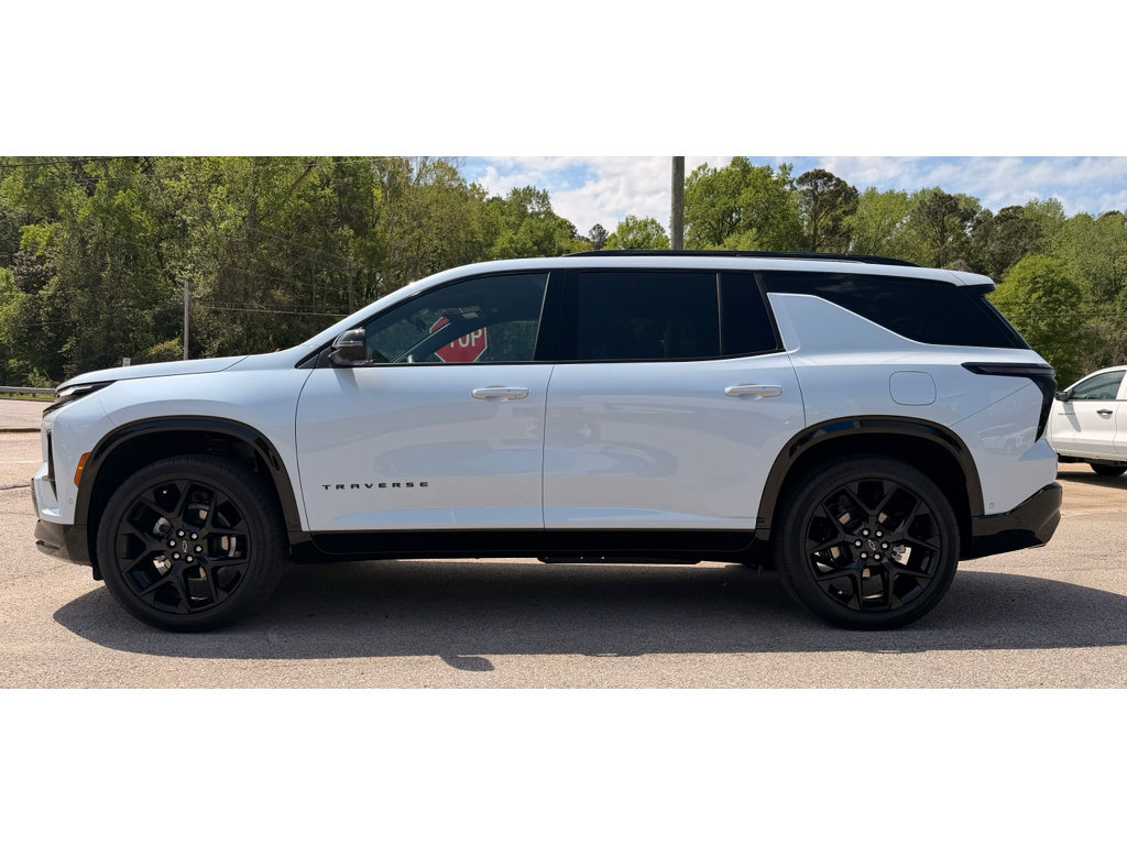 Used 2026 Chevrolet Traverse RS image 3