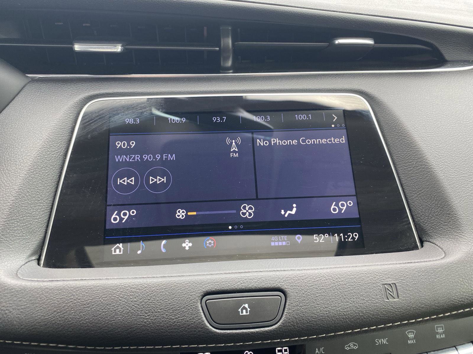 Used 2019 Cadillac XT4 Luxury w/ Cold Weather Package image 20