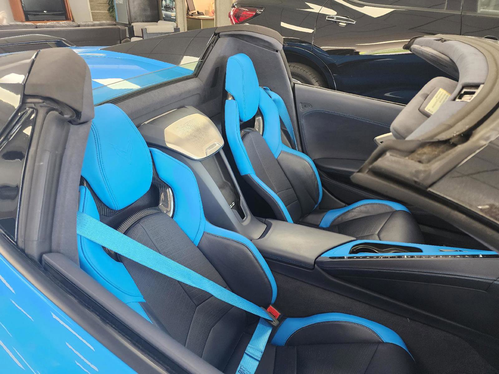 Used 2021 Chevrolet Corvette Stingray Premium Conv w/ Z51 Performance Package image 4