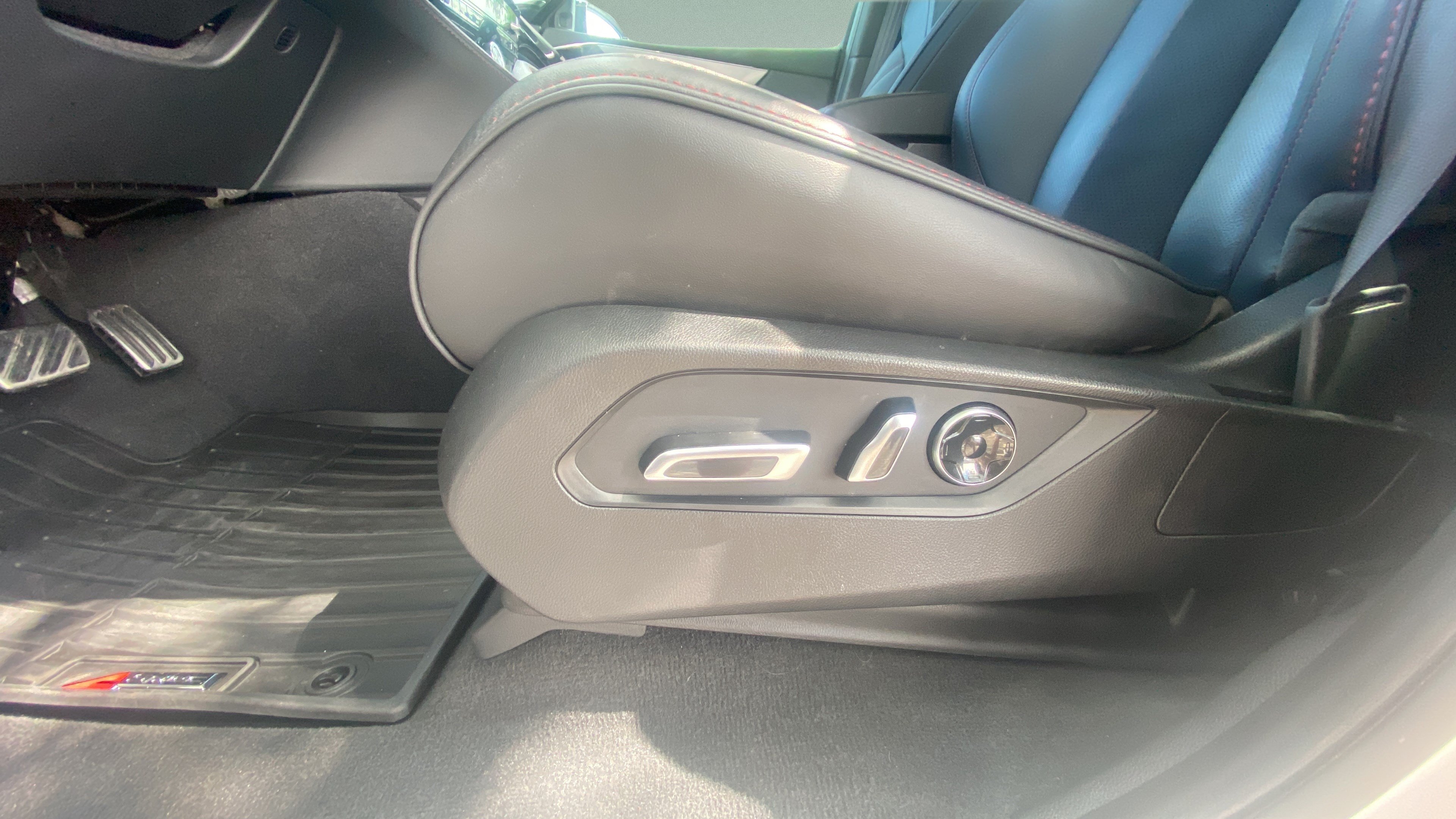 Used 2025 Acura MDX A-Spec AWD/4WD image 13