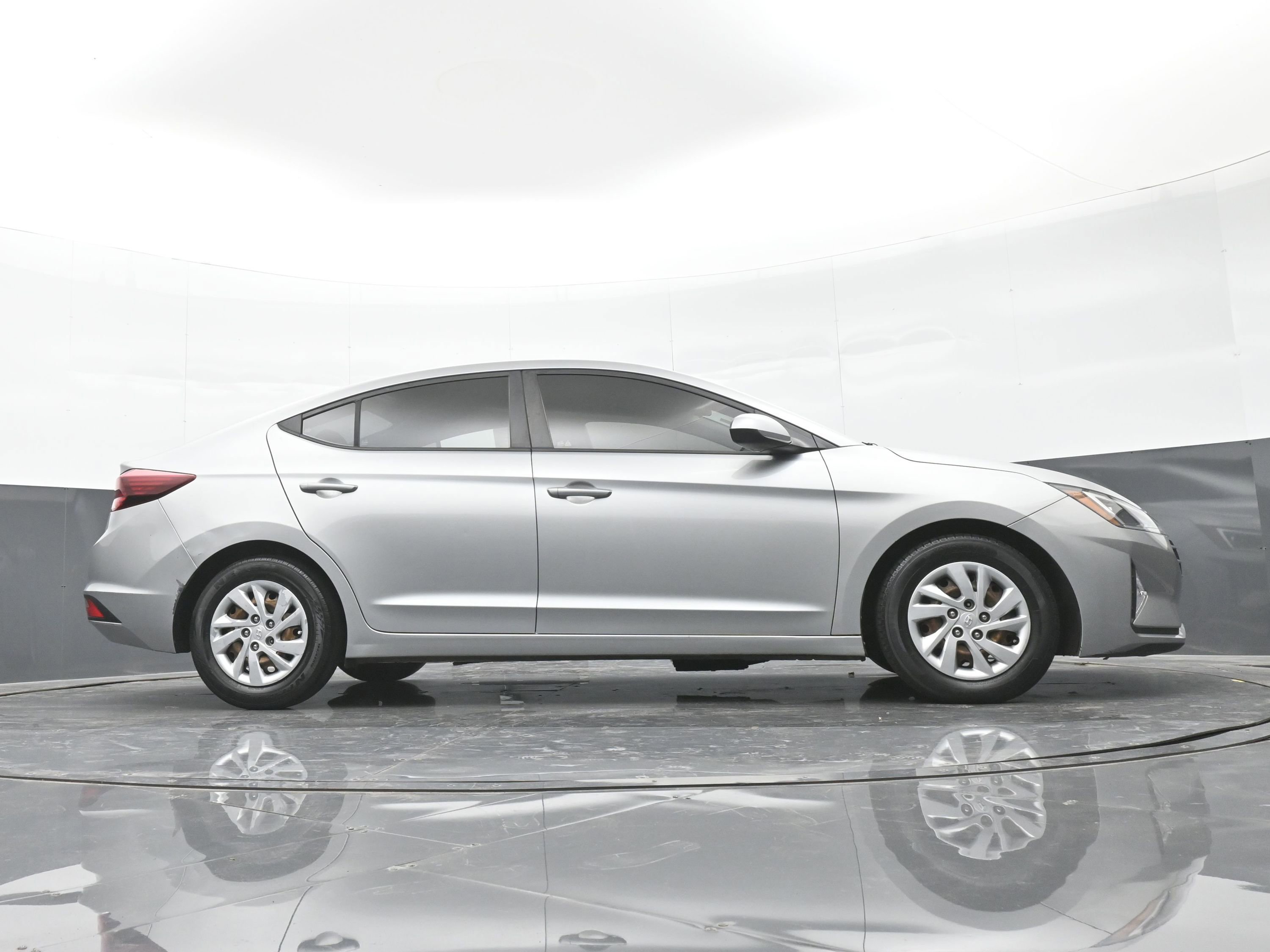 Used 2020 Hyundai Elantra SE image 32