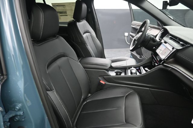 New 2027 Jeep Grand Cherokee Limited w/ Limited Altitude Package AWD/4WD image 33