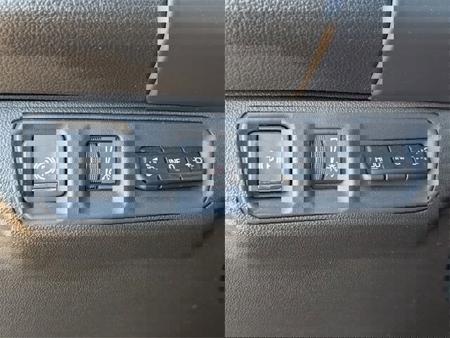 Used 2023 GMC Acadia AT4 w/ Technology Package image 22