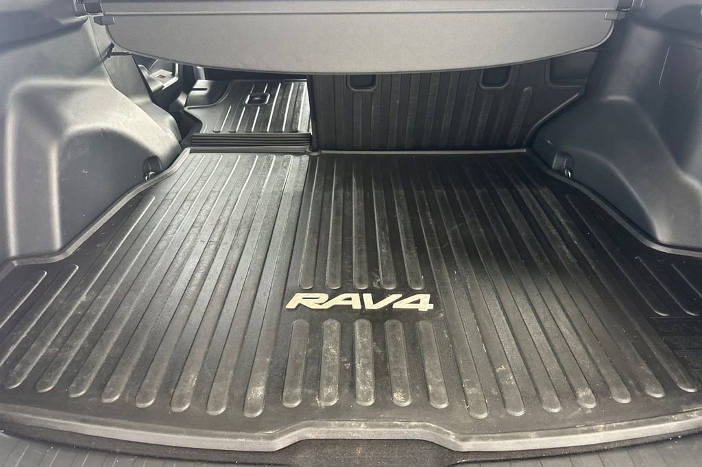 Used 2025 Toyota RAV4 SE AWD/4WD image 15
