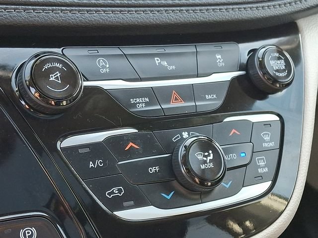 Used 2017 Chrysler Pacifica Limited FWD image 19