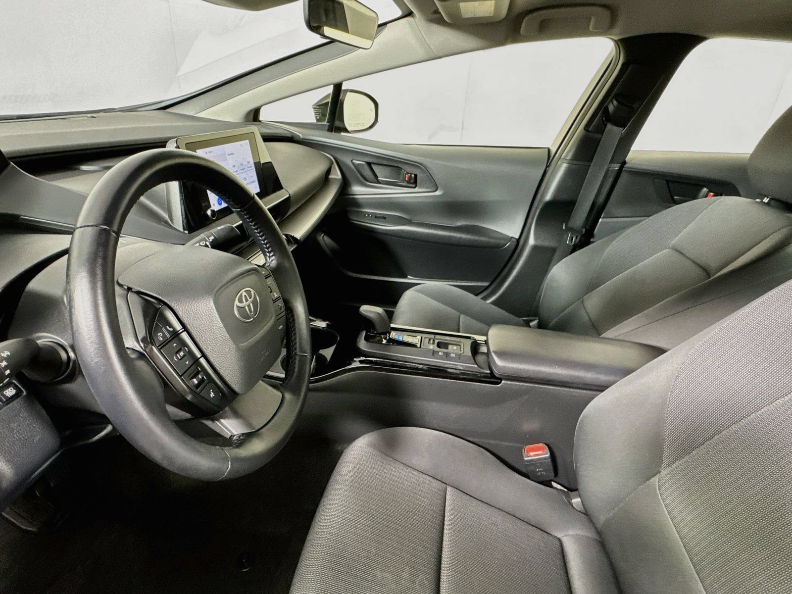 Certified 2025 Toyota Prius LE FWD image 8