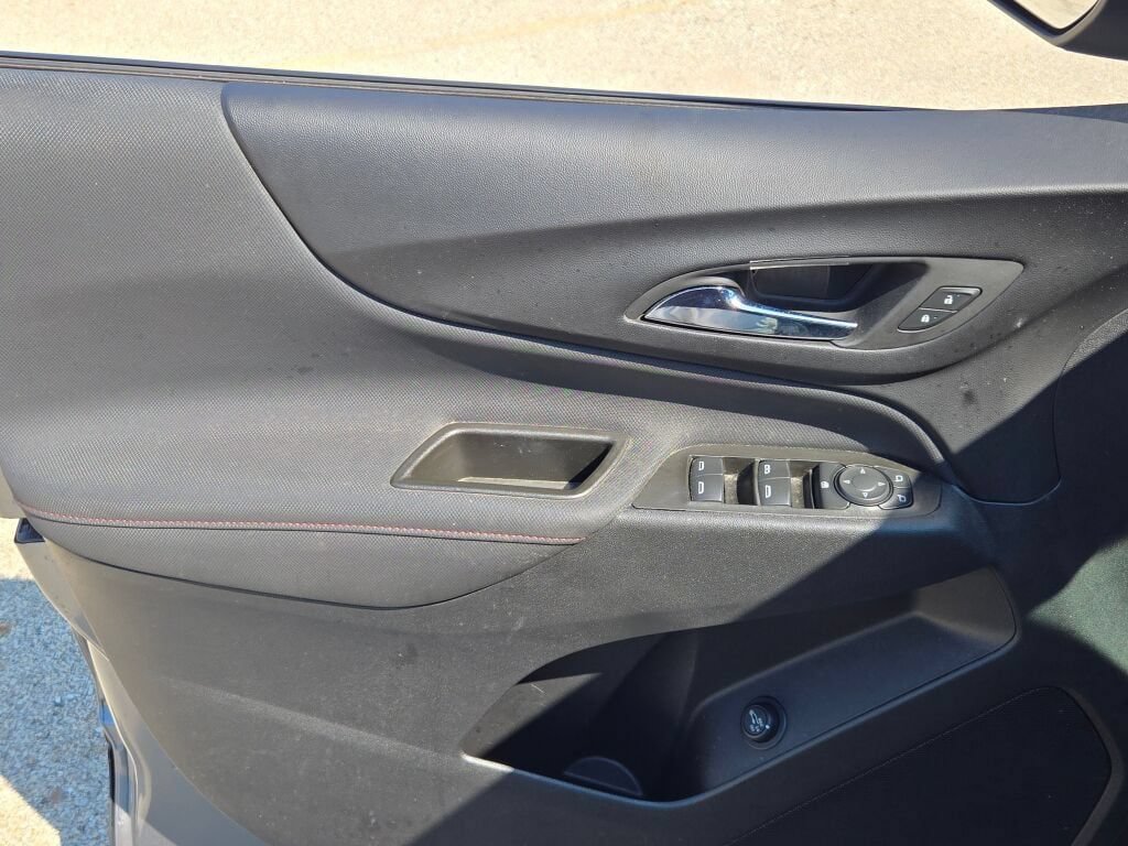 Used 2023 Chevrolet Equinox RS w/ LPO, Floor Liner Package FWD image 25