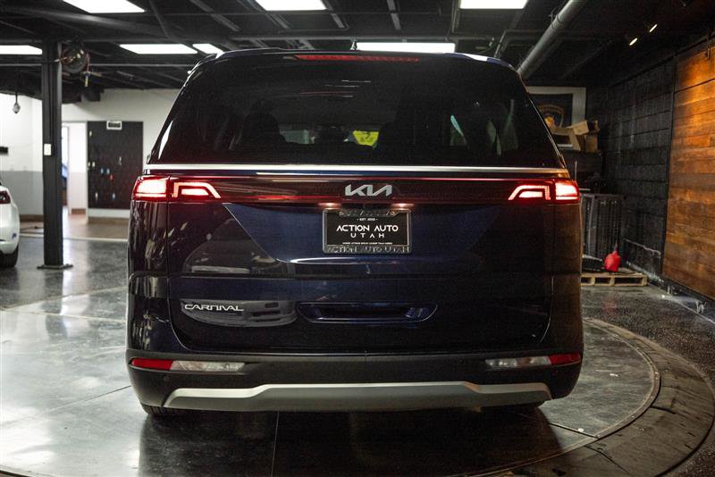 Used 2024 Kia Carnival LX image 6