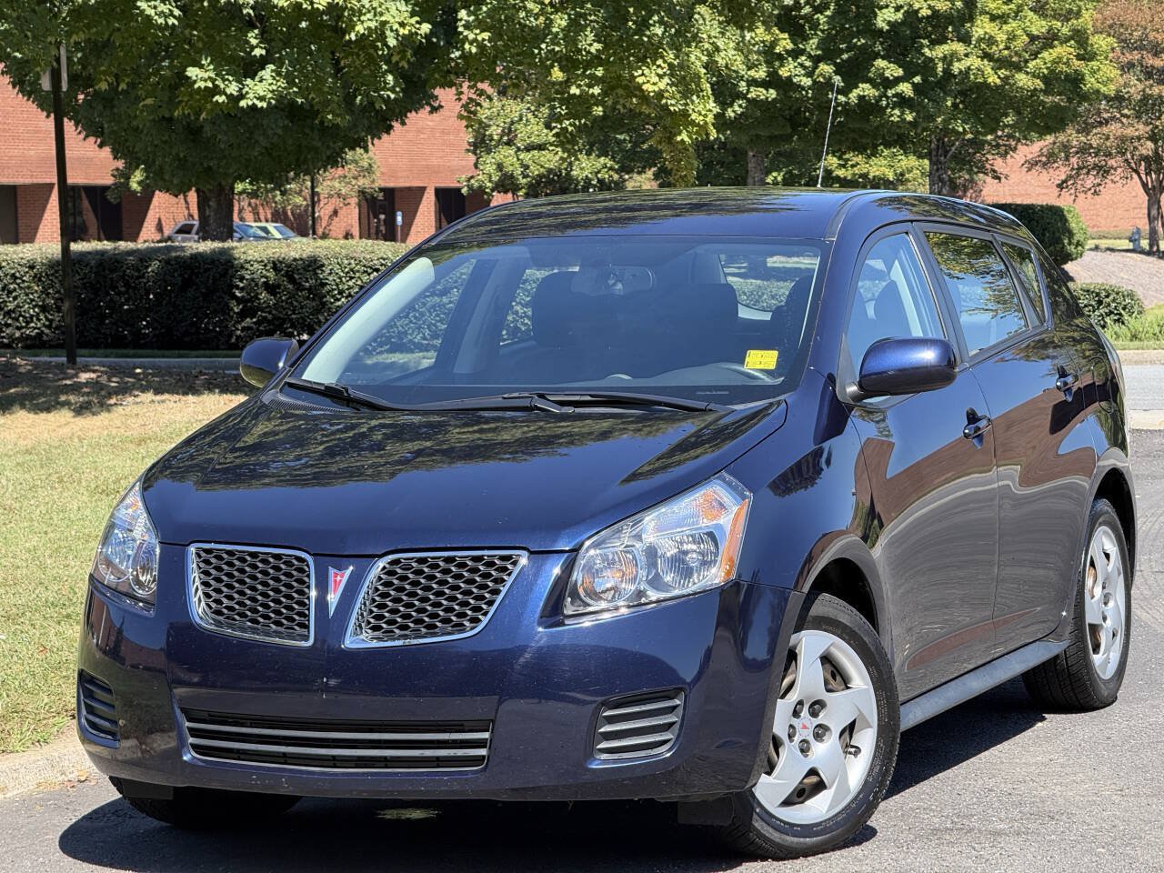 Used 2009 Pontiac Vibe w/ Preferred Package FWD image 1