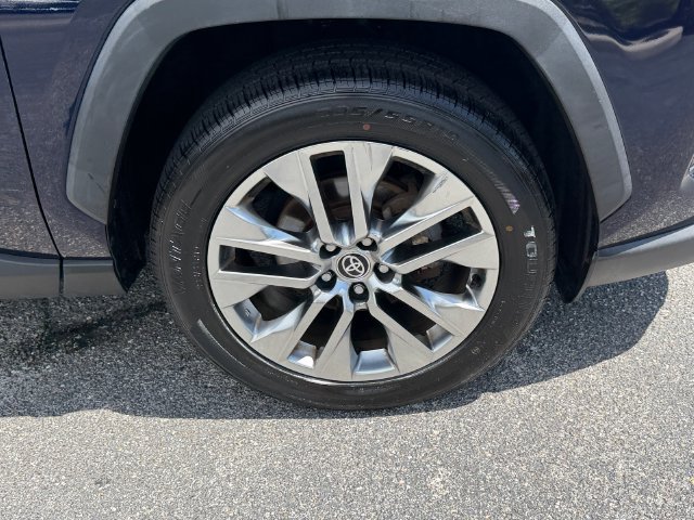 Used 2021 Toyota RAV4 XLE Premium AWD/4WD image 9
