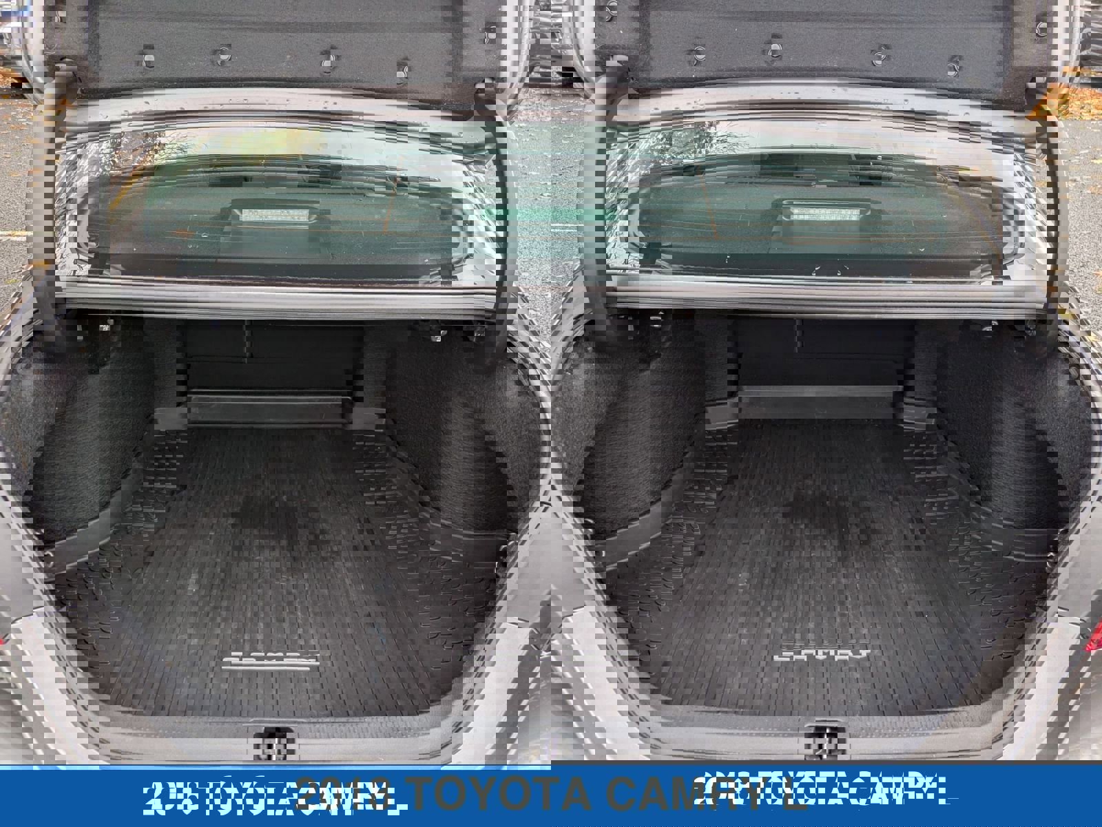 Used 2018 Toyota Camry SE w/ Moonroof Package image 32