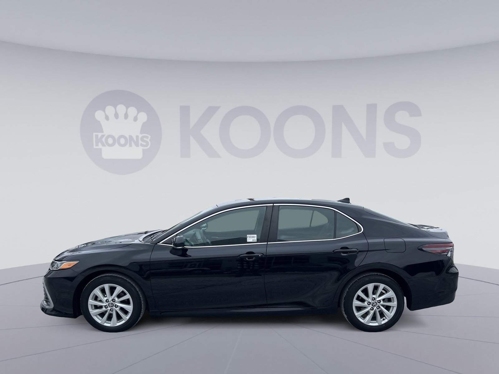 Used 2023 Toyota Camry LE image 2
