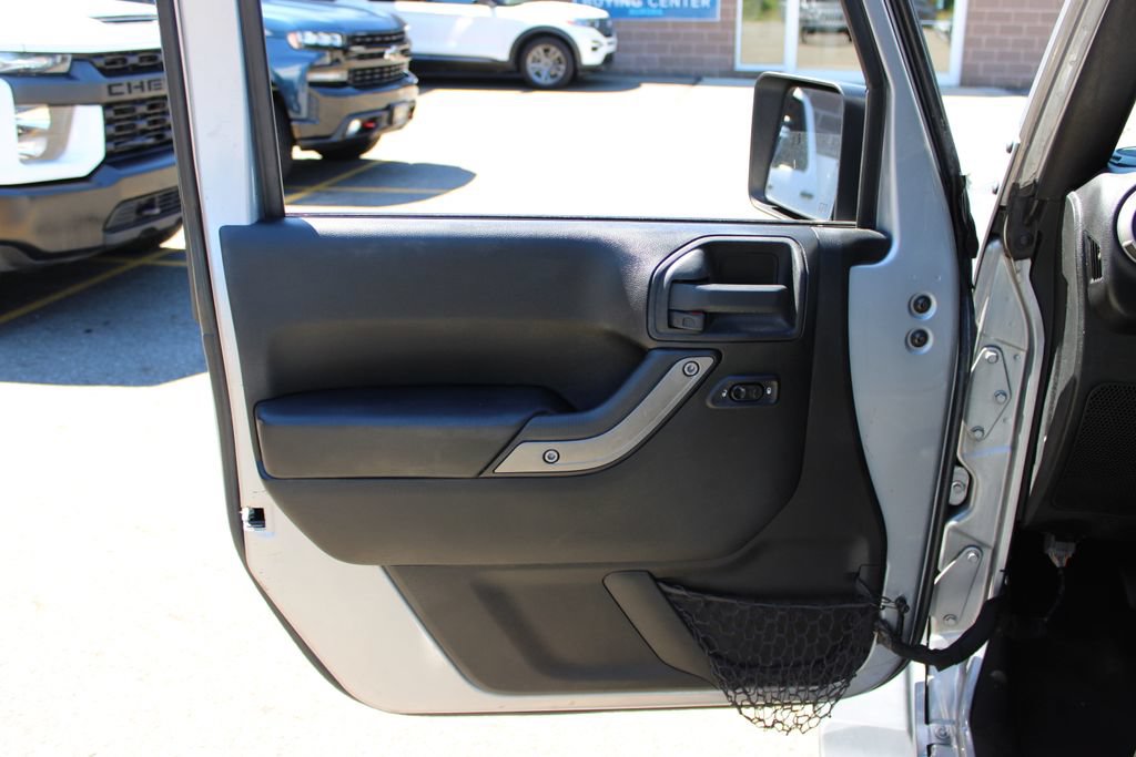 Used 2015 Jeep Wrangler Unlimited Sport w/ Quick Order Package 24S AWD/4WD image 10