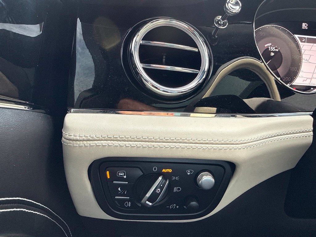 Used 2022 Bentley Bentayga AWD/4WD image 24
