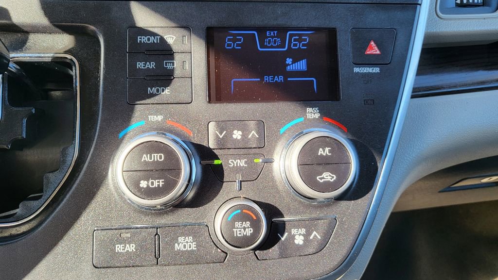 Used 2018 Toyota Sienna XLE w/ XLE Navigation Package image 34