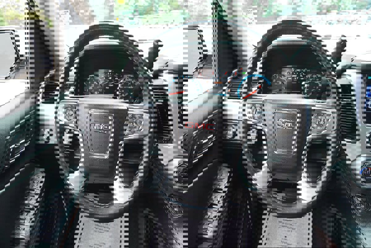 Used 2017 GMC Yukon XL SLT w/ Open Road Package image 29