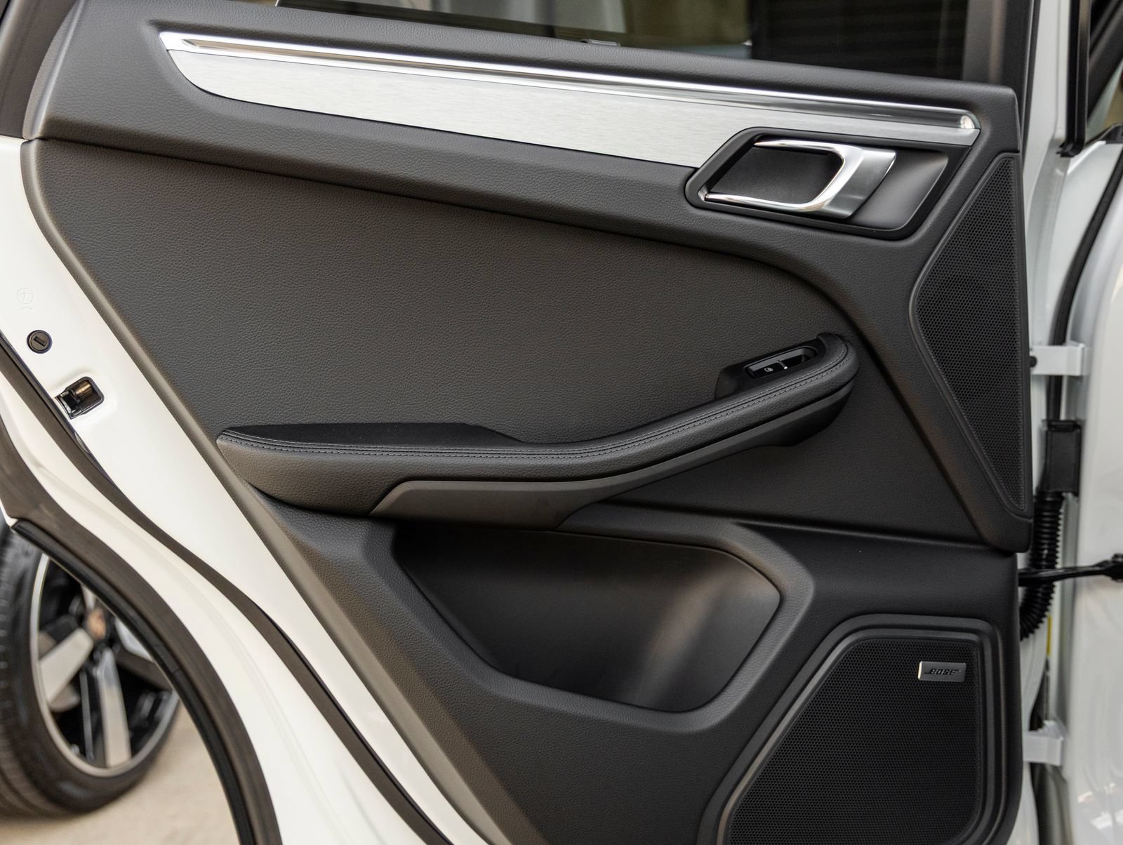 Certified 2026 Porsche Macan AWD/4WD image 30