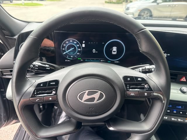Used 2025 Hyundai Elantra Limited FWD image 11