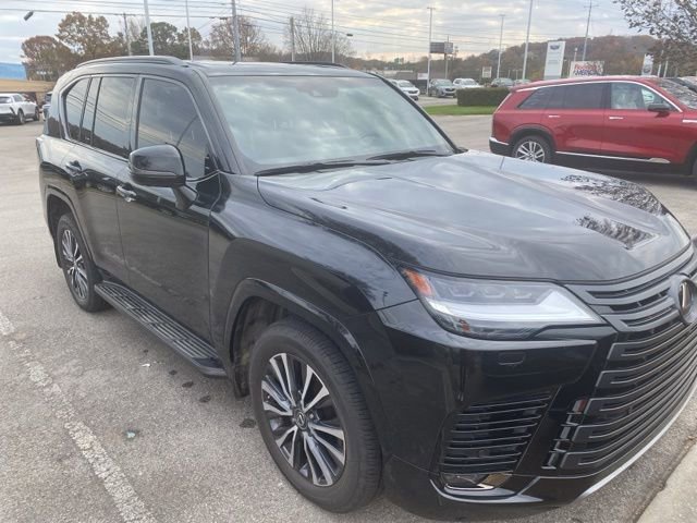 Used 2022 Lexus LX 600 4WD w/ Premium Package image 3