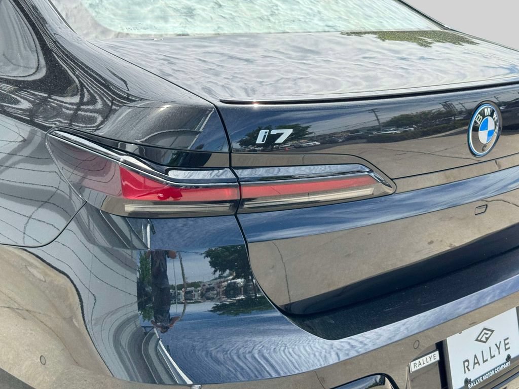 Used 2025 BMW i7 eDrive50 w/ M Sport Package RWD image 10