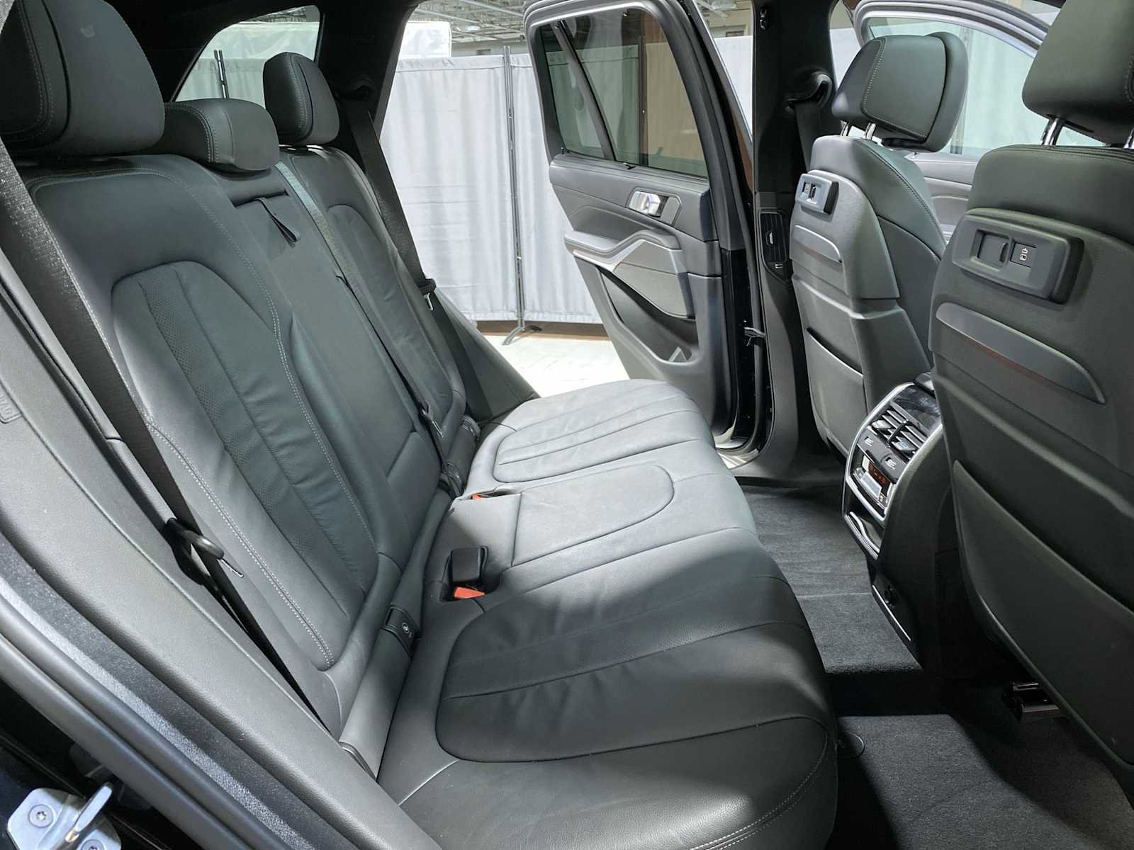 Used 2020 BMW X5 M50i image 13