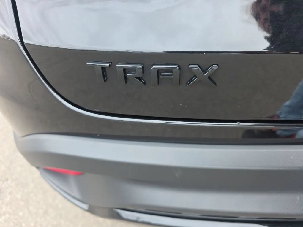 Used 2024 Chevrolet Trax RS FWD image 17