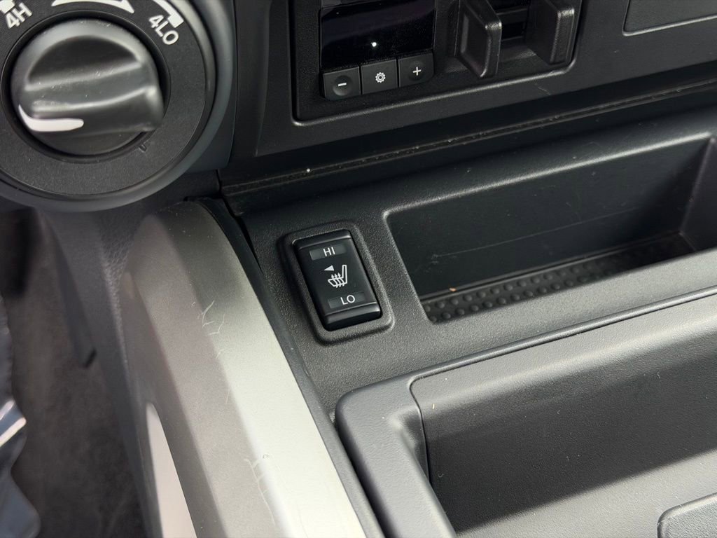 Used 2024 Nissan Titan SV w/ SV Convenience Package image 36