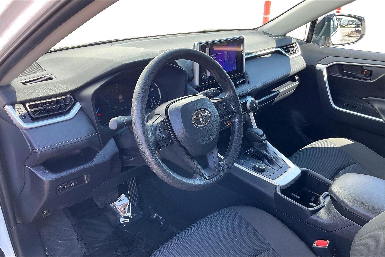 Used 2025 Toyota RAV4 LE AWD/4WD image 18
